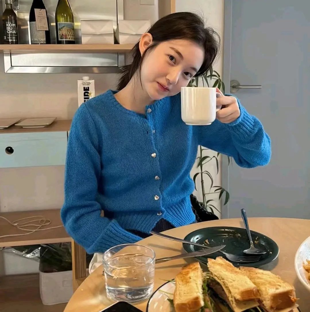 蜂妹与狗狗猫